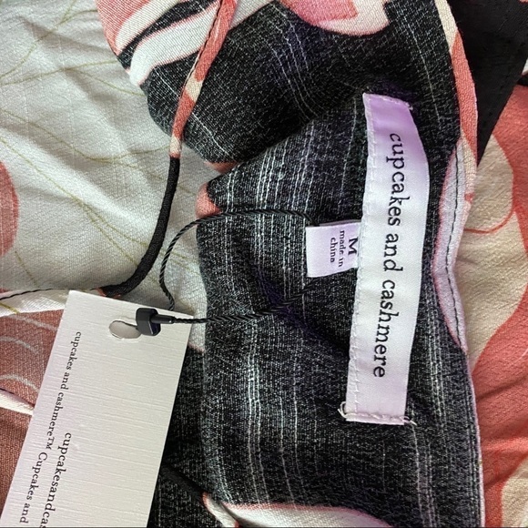 NWT Cupcakes and Cashmere Bixby Floral Top - Picture 5 of 6